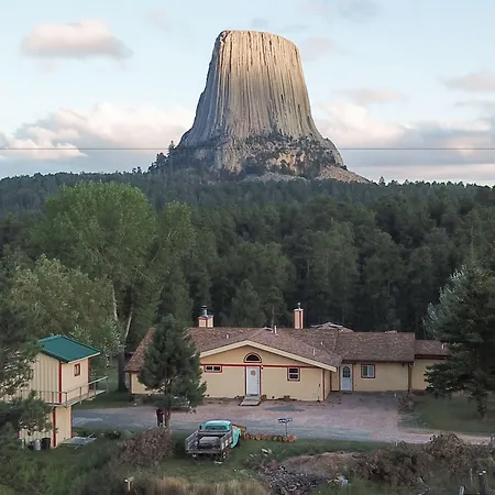 Devils Tower Lodge Bed & Breakfast