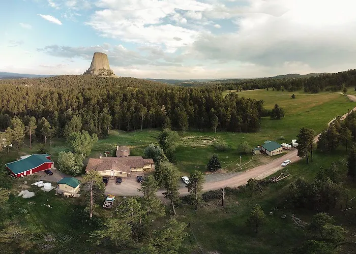 Devils Tower Lodge Bed & Breakfast 3*