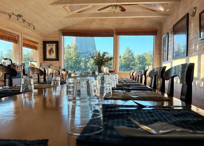 Devils Tower Lodge Bed & Breakfast Bed & Breakfast Devils Tower