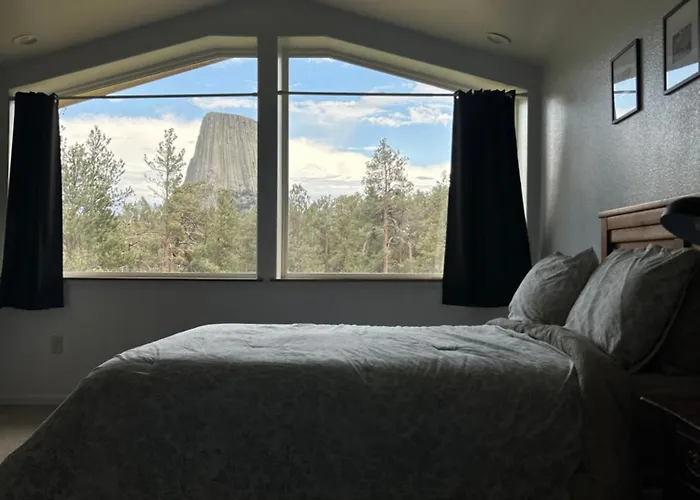 Devils Tower Lodge Bed & Breakfast Bed & Breakfast