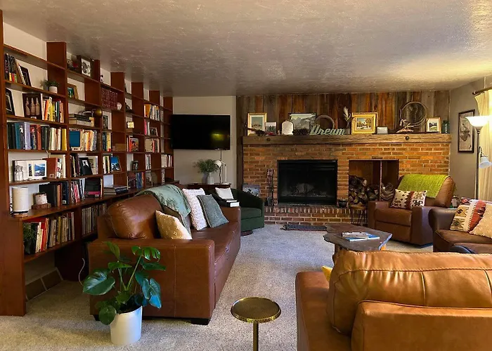 Devils Tower Lodge Bed & Breakfast 3*