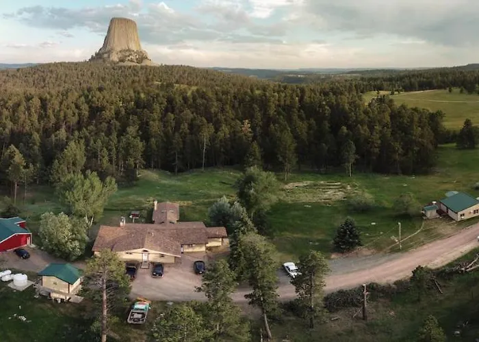 Devils Tower Lodge Bed & Breakfast 3*